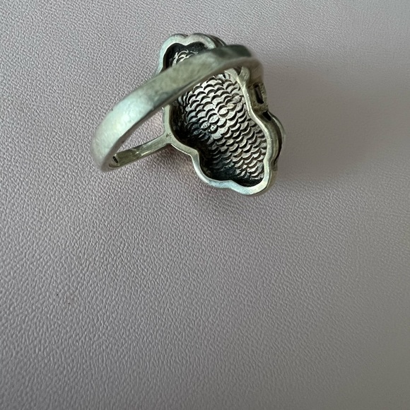 Ring - Picture 3 of 8